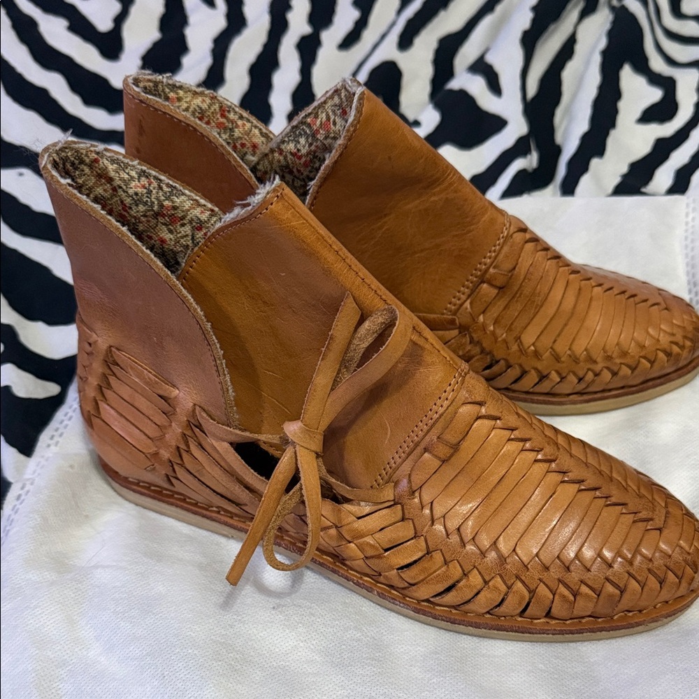 Source Unknown Brown Leather Moccasins
